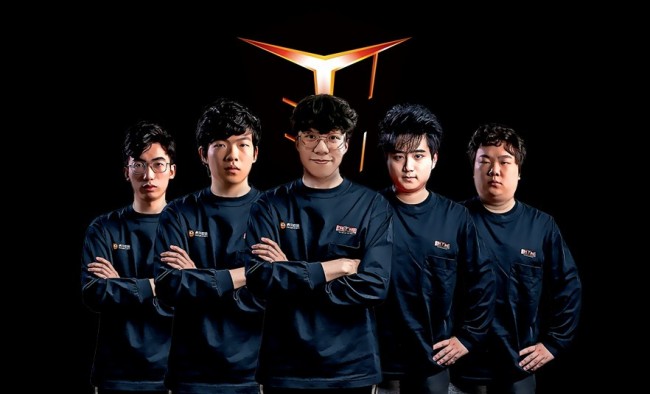 2-0领先遭对手连扳4局！薛飞2-4不敌篠塚大登 遭遇首轮游